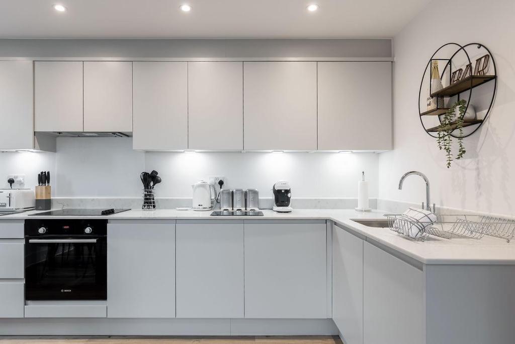 Stylish Town Centre Apartment, W Parking, Nr Beach Bournemouth Ngoại thất bức ảnh