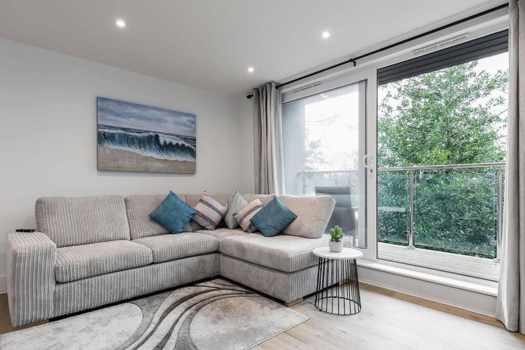 Stylish Town Centre Apartment, W Parking, Nr Beach Bournemouth Ngoại thất bức ảnh