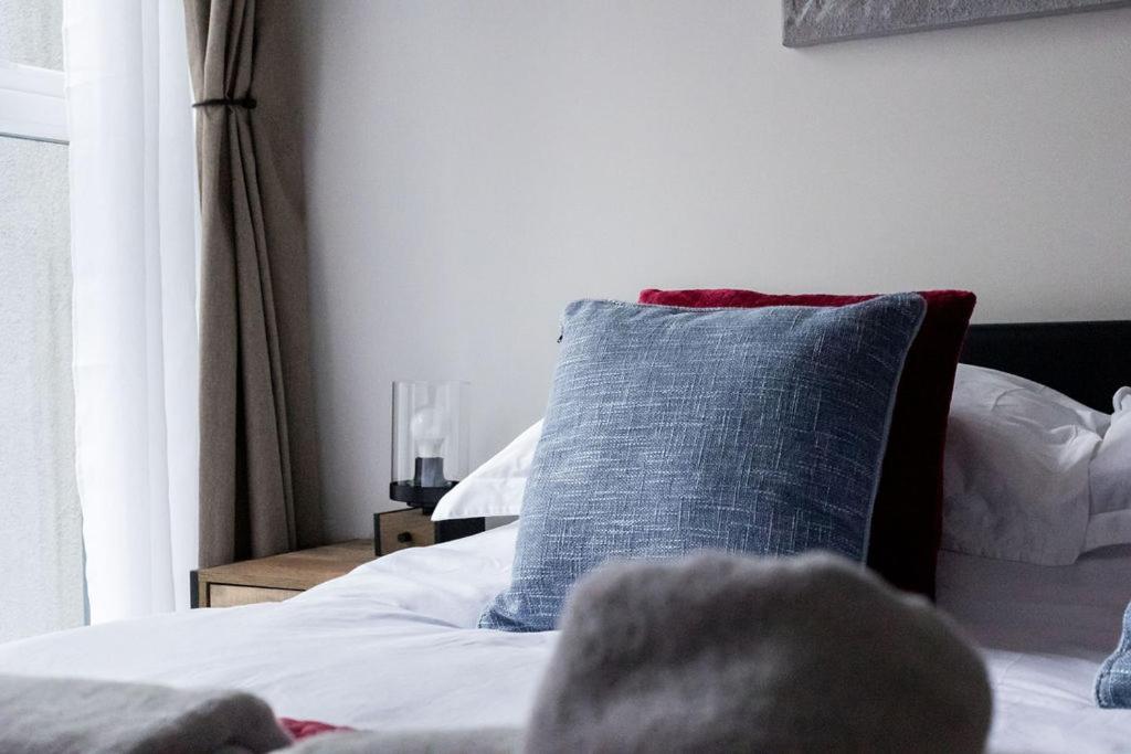 Stylish Town Centre Apartment, W Parking, Nr Beach Bournemouth Ngoại thất bức ảnh