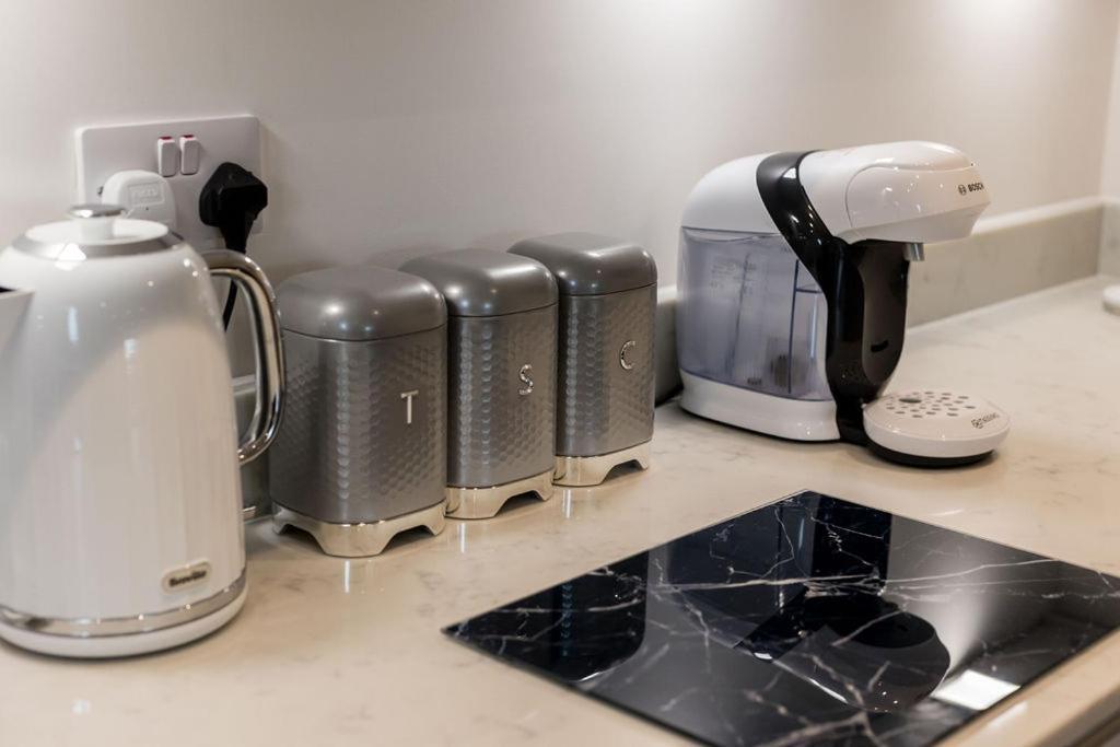 Stylish Town Centre Apartment, W Parking, Nr Beach Bournemouth Ngoại thất bức ảnh